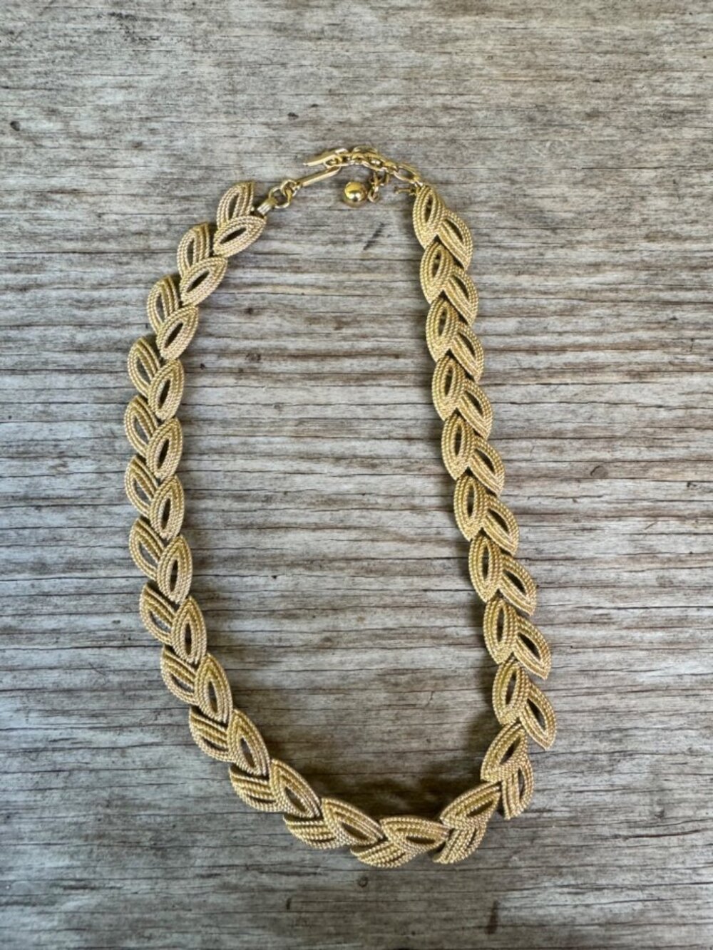 Vintage Trifari Gold Tone Woven Leaf Textured Statement Necklace 16”